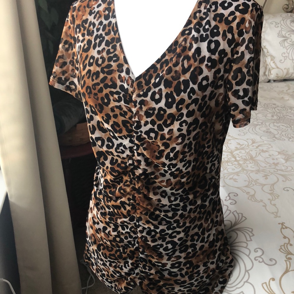 Nine West small short sleeve leopard ruched top